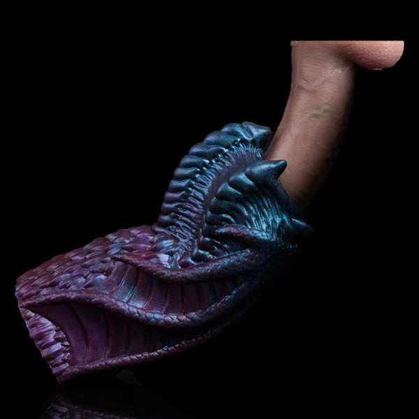 Queen Alien Sucking Pocket Pussy