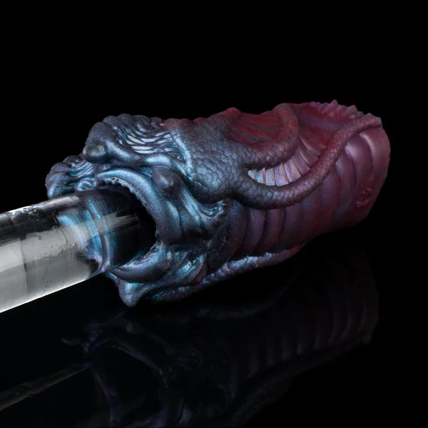 Queen Alien Sucking Pocket Pussy