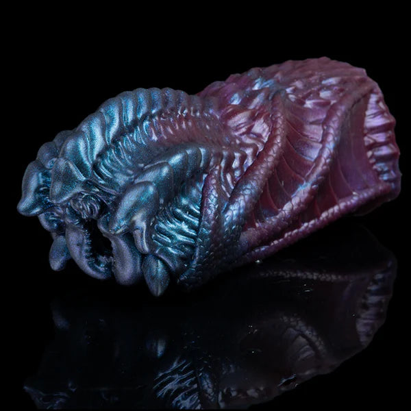 Queen Alien Sucking Pocket Pussy